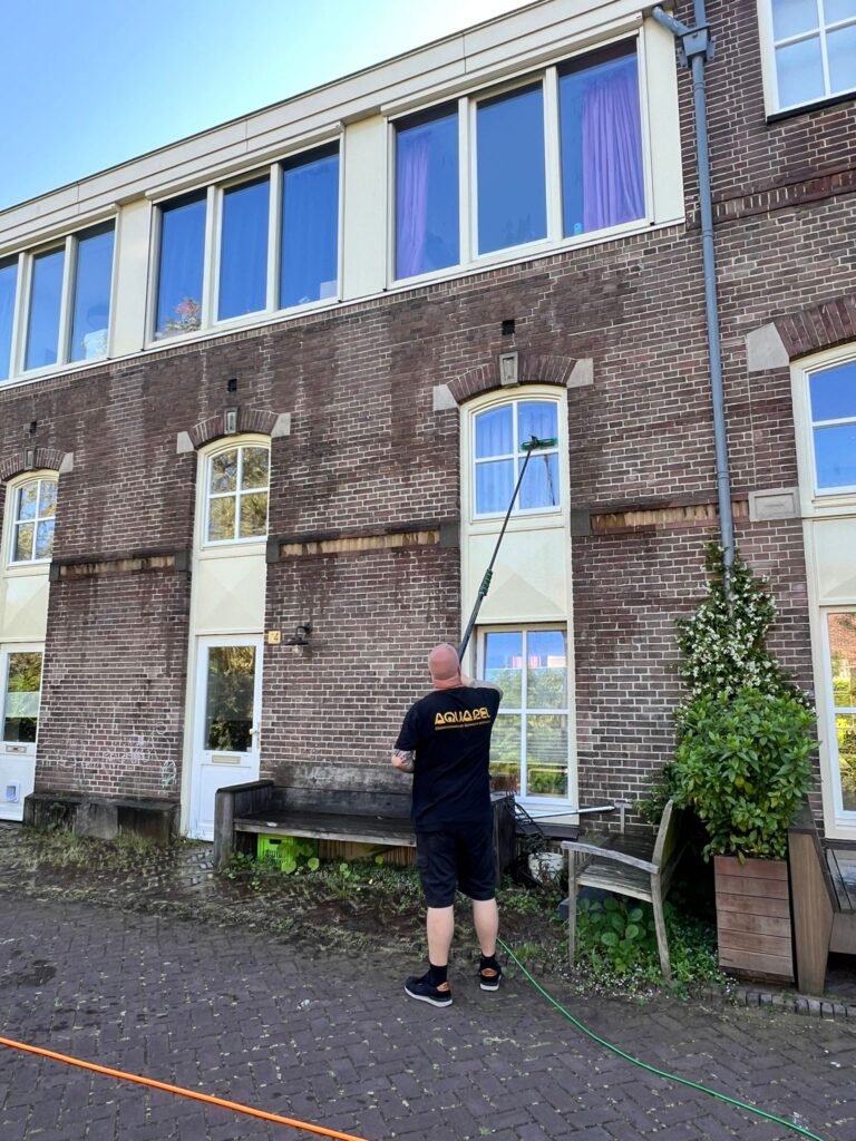 Glazenwassers van Aquarel aan het werk in Haarlem